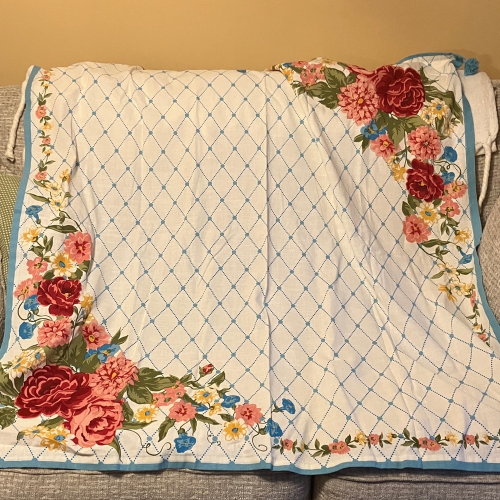 The Pioneer Woman Floral 4’ x 4’ tablecloth EUC